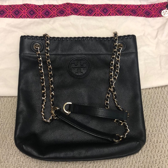 Tory Burch Handbags - Tory Burch purse with gold chain